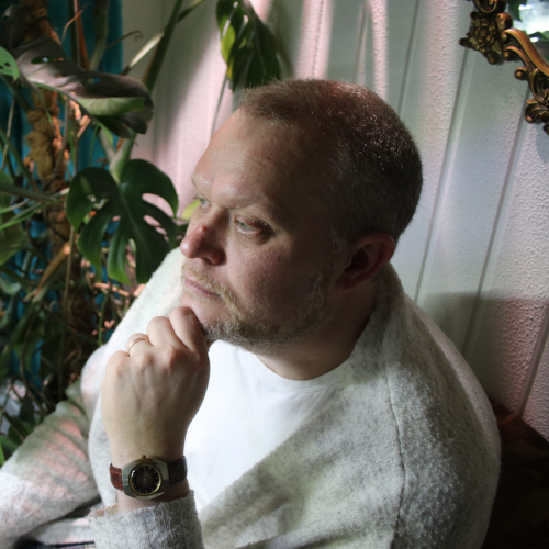 Kristian pohtii luonnossa